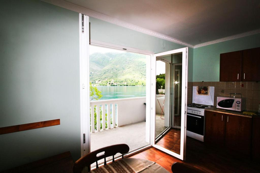 Paunovic Apartments Tivat Zimmer foto